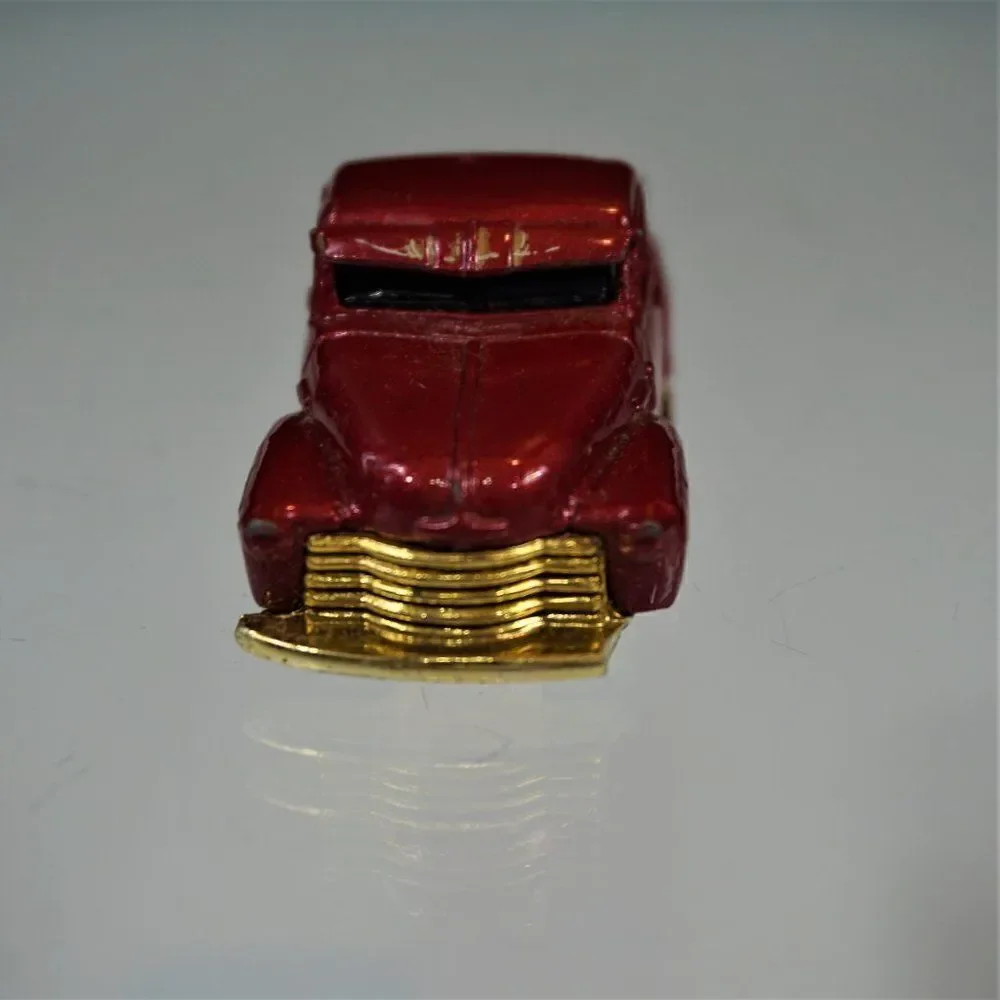 Vintage 2000 Hotwheels La Troca GM TM Red Gold Diecast Toy Car